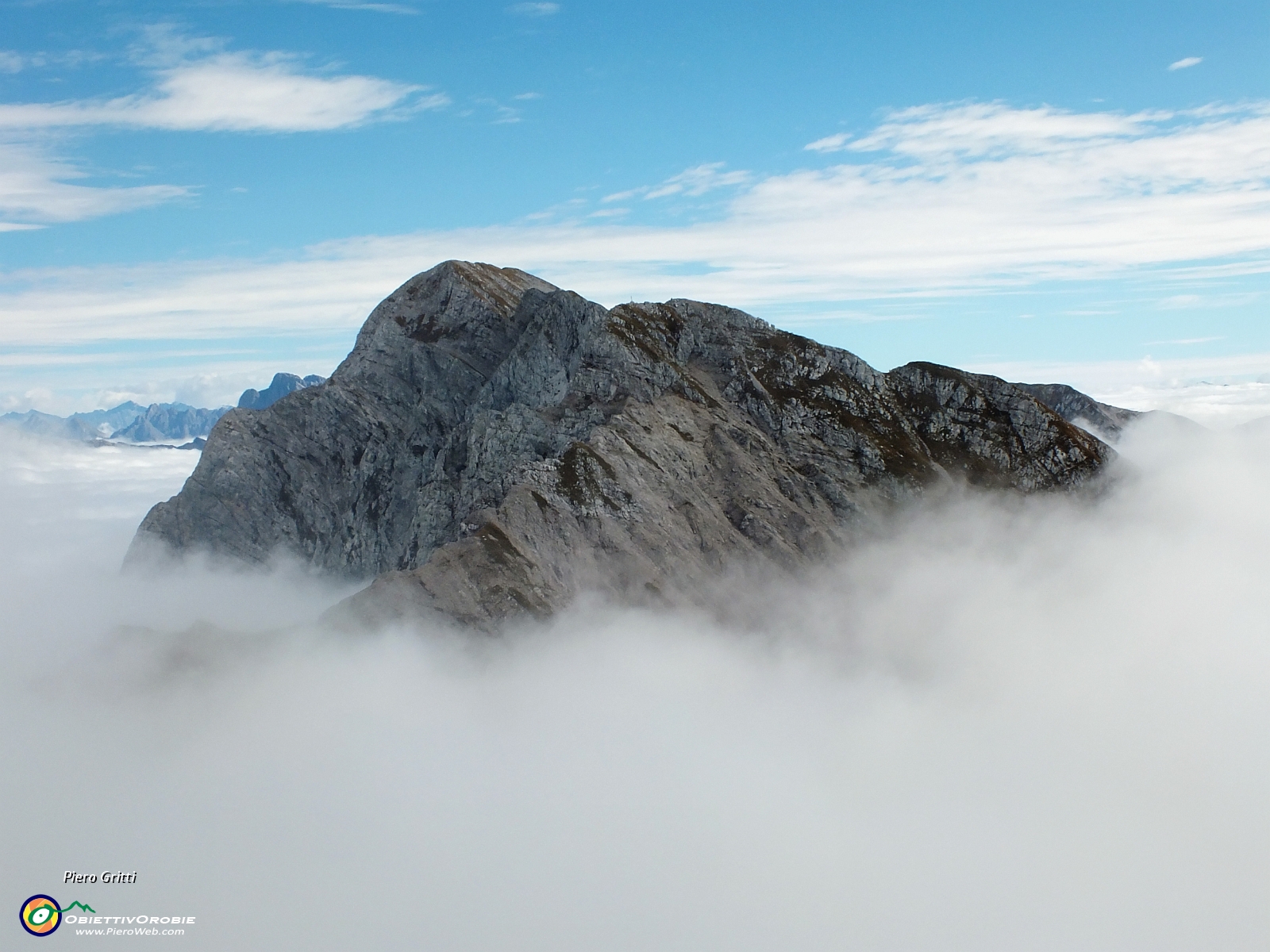 26 il Monte Fop come un'isola !.JPG